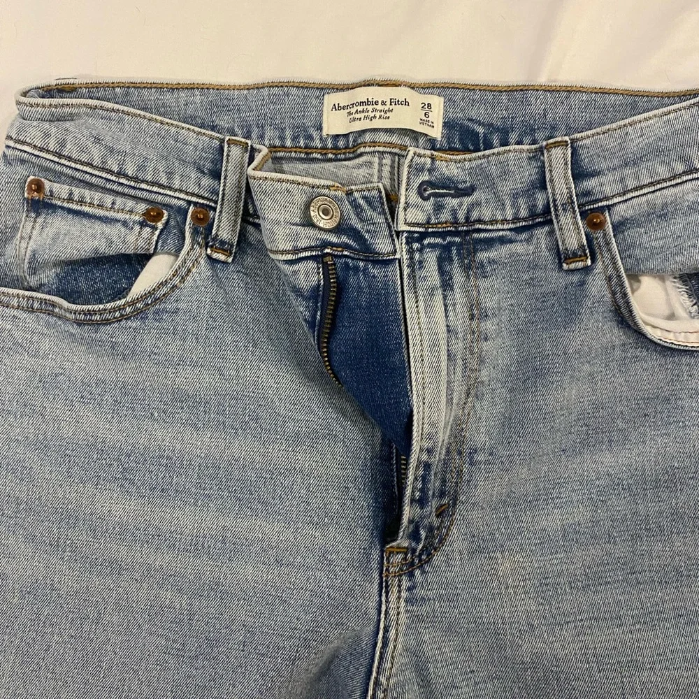 Abercrombie Women’s Straight Ankle Jeans size 6/28R - Picture 3 of 6